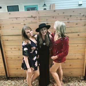 Meet your Posher, Caitlin